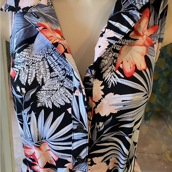 Sun protection &  pockets!!Perfect for pickleball, tennis, and being in the sun - Picture 3 of 9